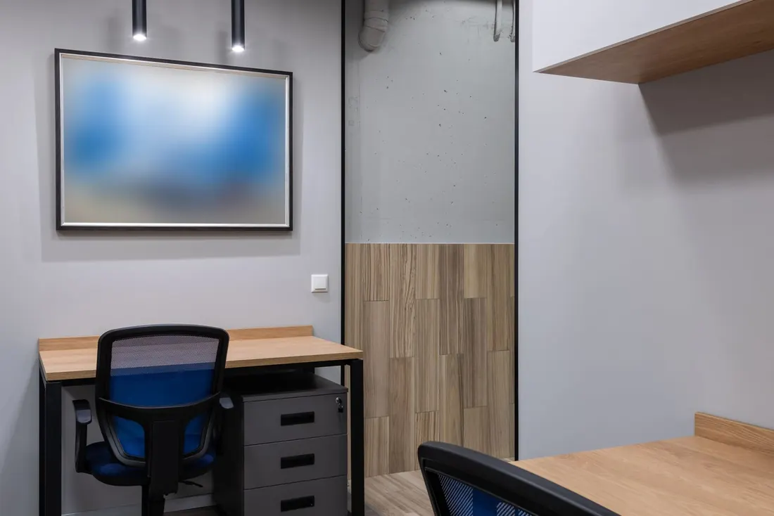 Meeting and desk space in a contemporary suite, everything put away